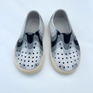 Native Kids Shoes Miller Print Water Shoes Gray White Wave, Little Kid Size 11